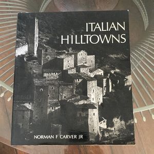 Italian Hilltowns by Norman F Carver Jr.